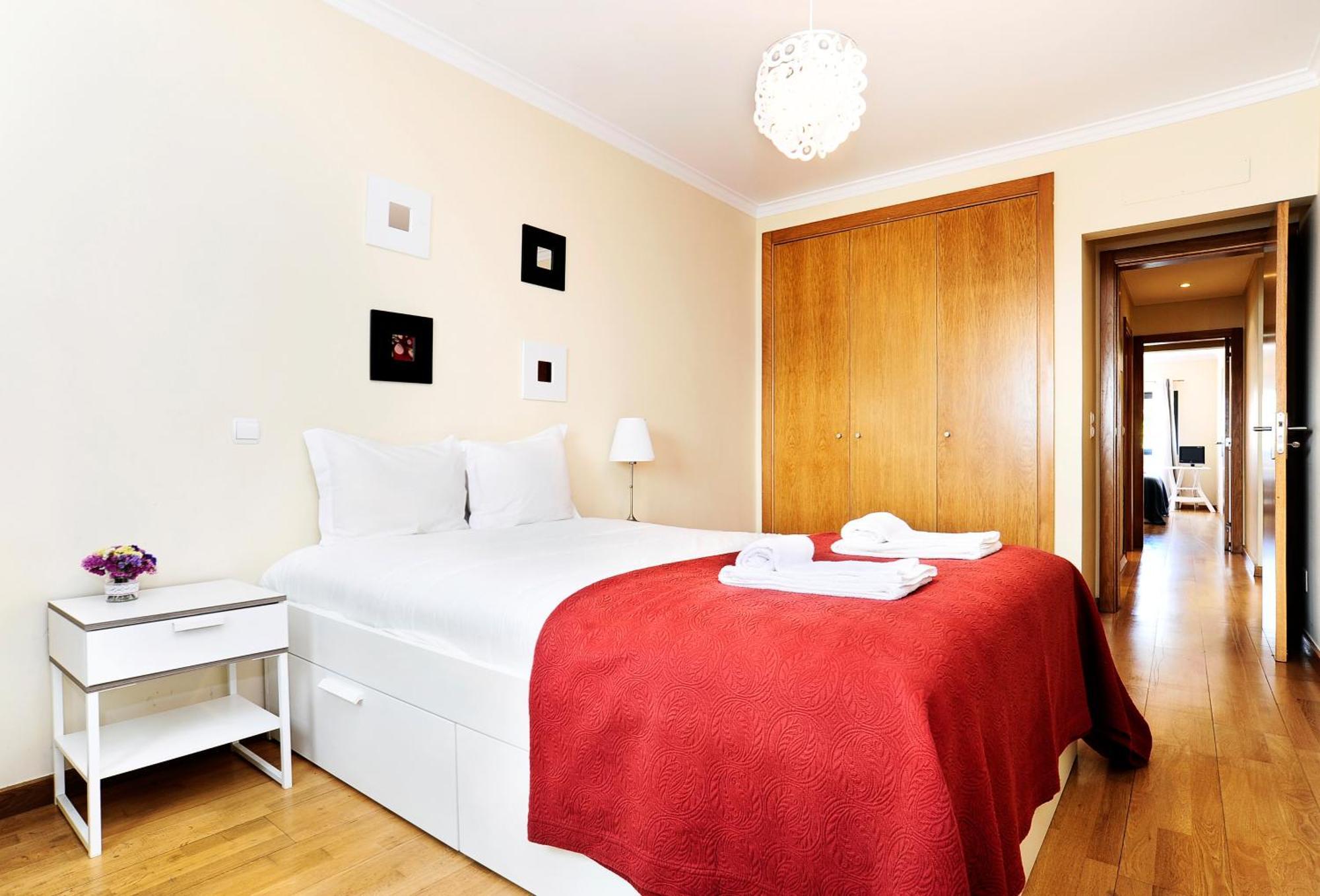 Apartment By The - Checkinhome Oeiras